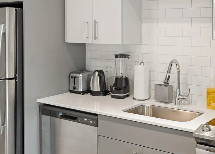 3br Escape Bright Sleek Spacious Hotel