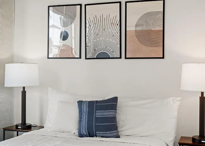 3br Escape Bright Sleek Spacious * Chicago