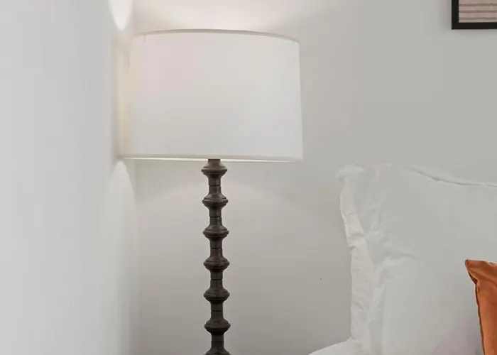 3br Escape Bright Sleek Spacious Hotel