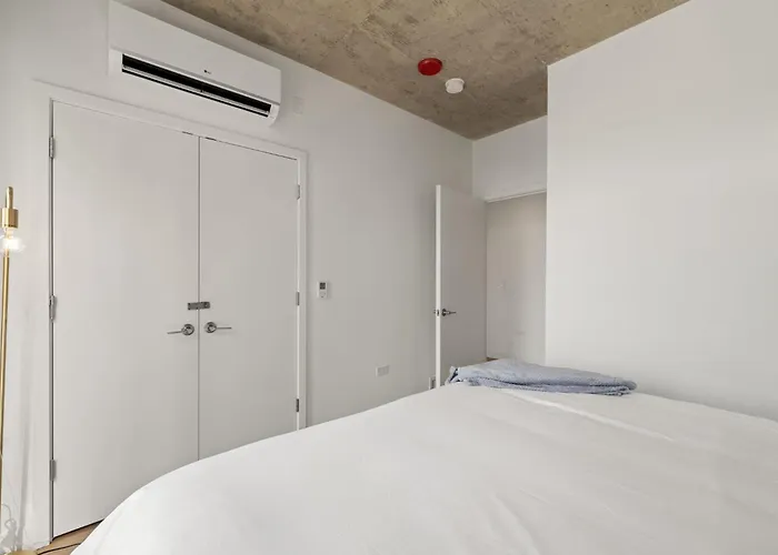 Hotel 3br Escape Bright Sleek Spacious Chicago