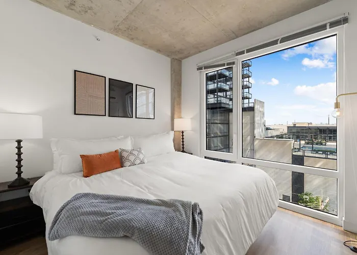 3br Escape Bright Sleek Spacious *