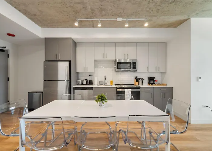 3br Escape Bright Sleek Spacious * Chicago
