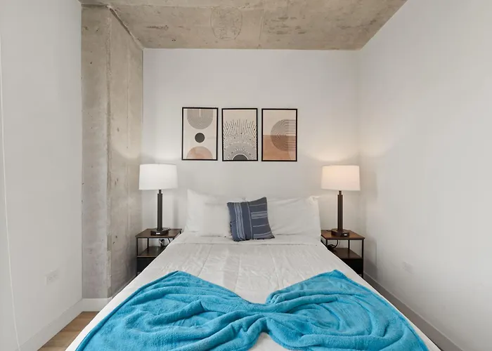 3br Escape Bright Sleek Spacious Hotel *