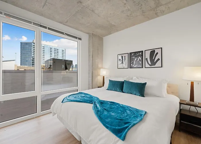 Hotel 3br Escape Bright Sleek Spacious Chicago