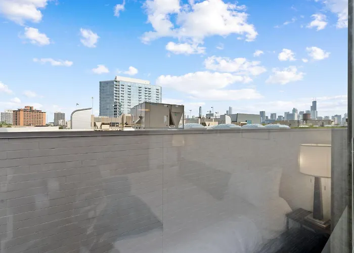 3br Escape Bright Sleek Spacious Hotel Chicago