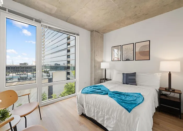 3br Escape Bright Sleek Spacious * Chicago
