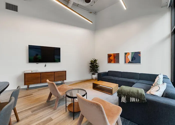 3br Escape Bright Sleek Spacious Hotel *