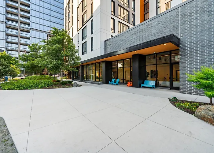 3br Escape Bright Sleek Spacious Chicago